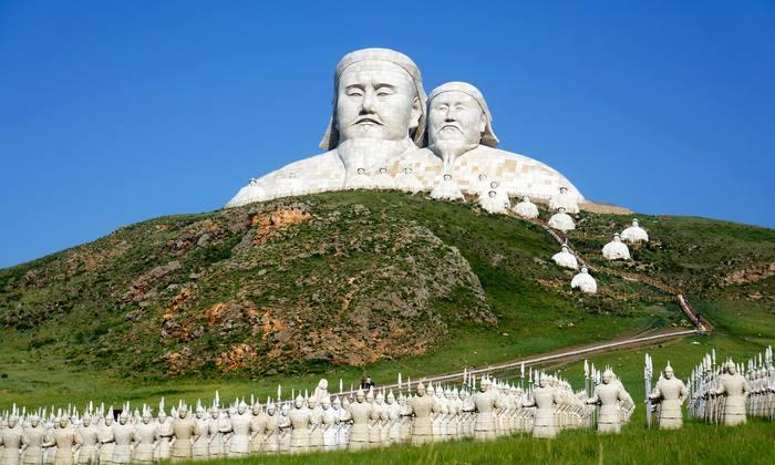 远看像狮身人面像近看似兵马俑这里却和成吉思汗有关