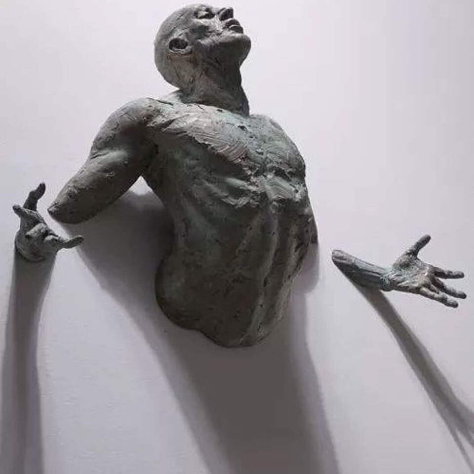 挣扎雕塑艺术家matteopugliese