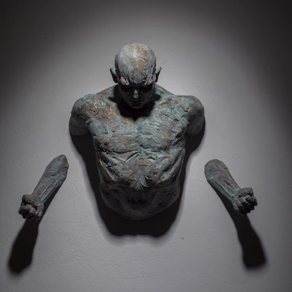 挣扎雕塑艺术家matteopugliese