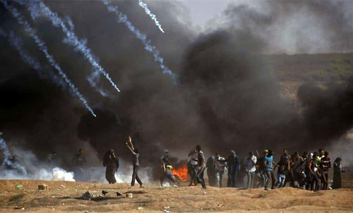 以色列边境爆发大规模冲突,现场火光冲天,以军战机升空发起反击