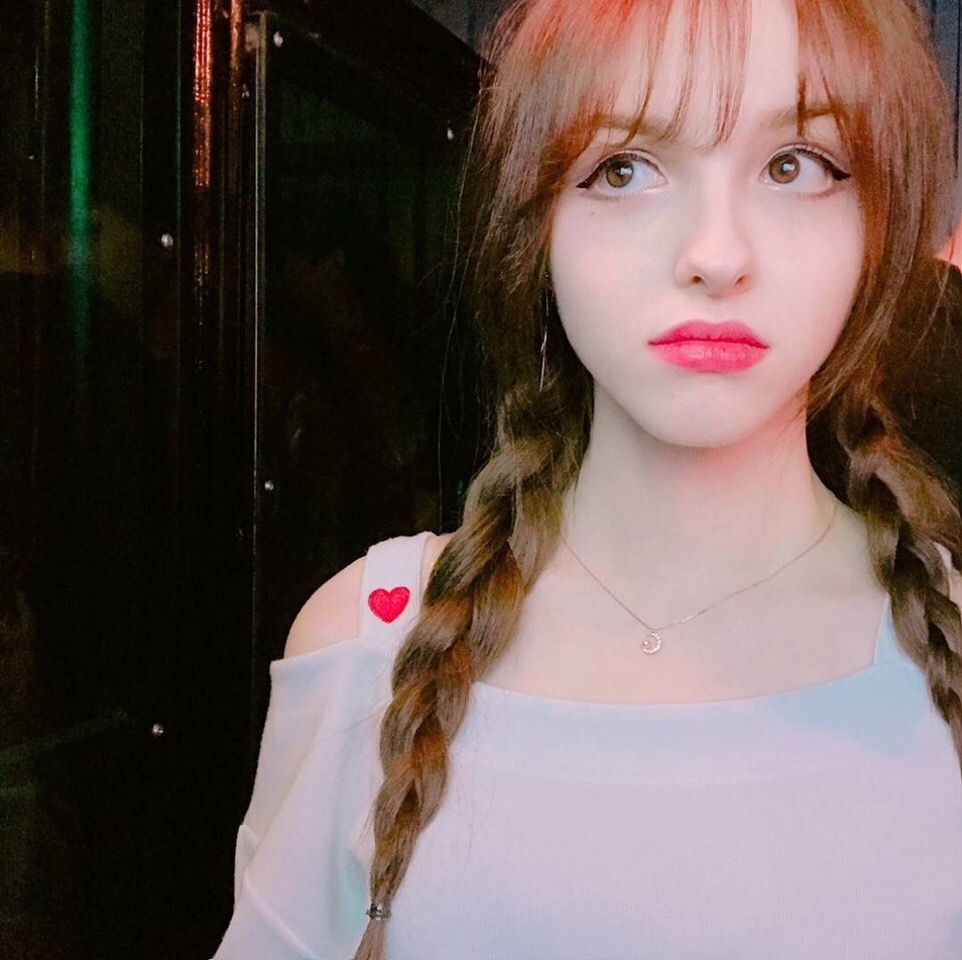 elina19岁0202生活在韩国的乌兹别克斯坦女孩