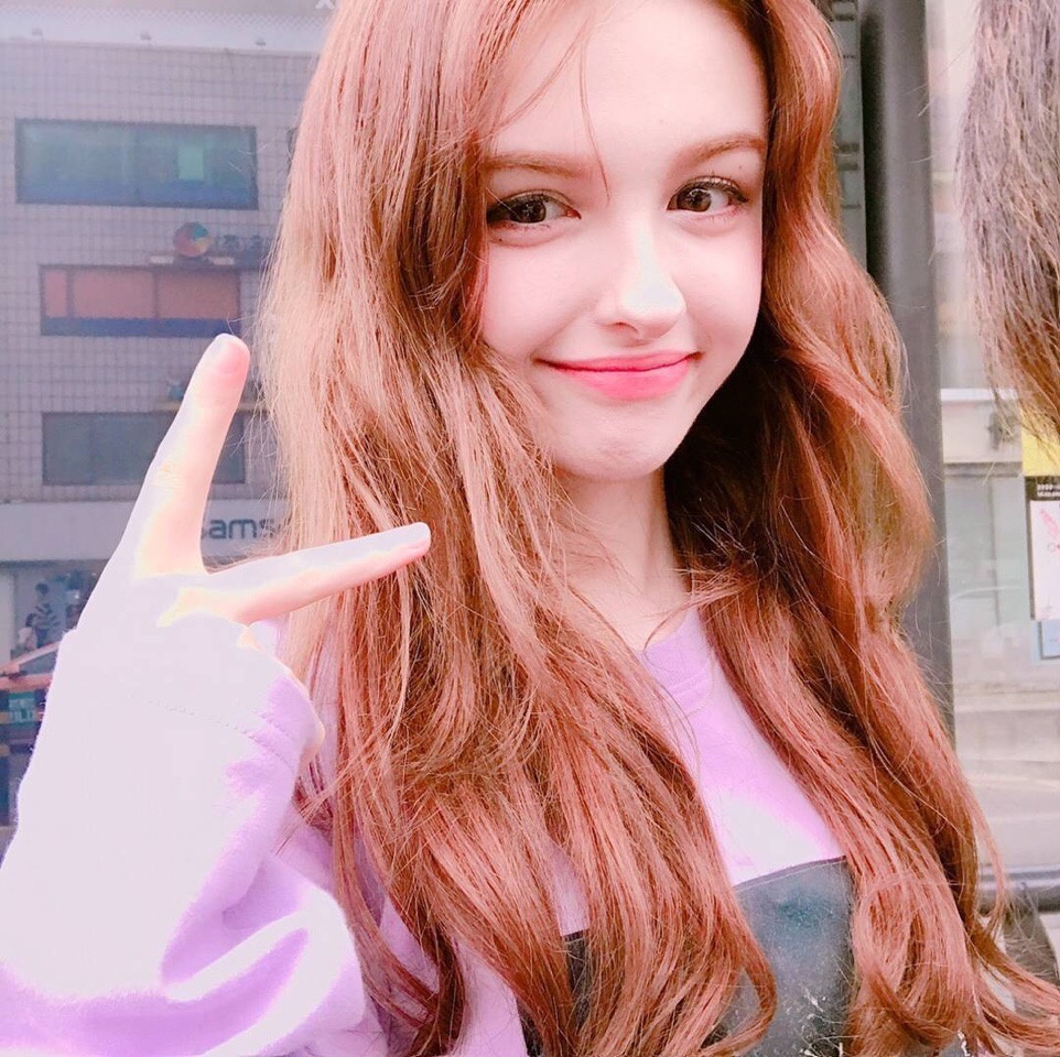 elina19岁0202生活在韩国的乌兹别克斯坦女孩