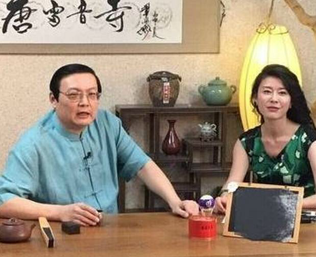 老梁还凭借媒体的力量 和大家一起做节目 显得更加贴切 "大唐雷音寺"