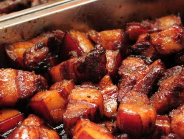 肥而不腻肉类中最常见的一种做法深受人们喜爱的美食红烧肉