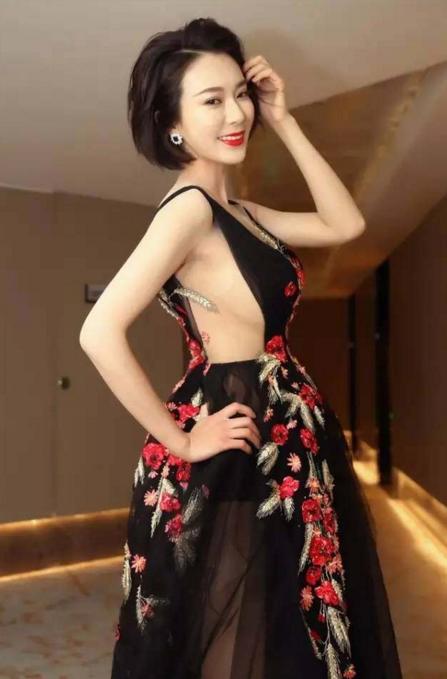 王晶妻子照片曝光,怪不得邱淑貞完敗