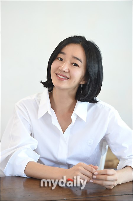 韩国女艺人秀爱出席新片上流社会访谈会