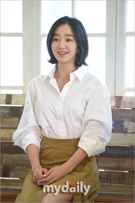 韩国女艺人秀爱出席新片上流社会访谈会