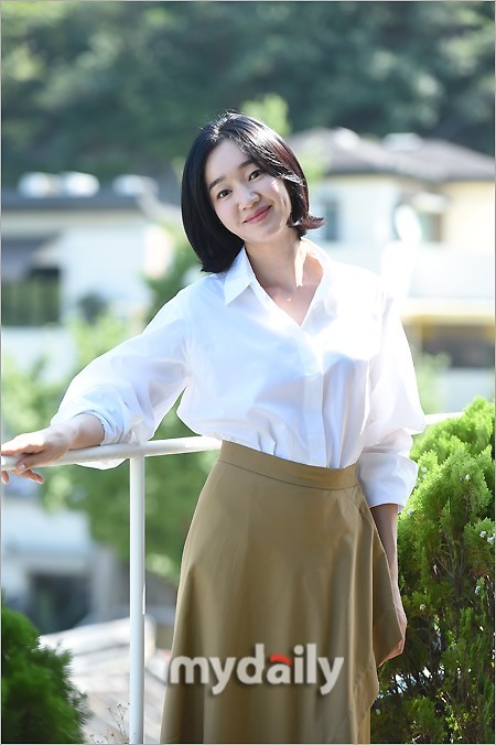 韩国女艺人秀爱出席新片上流社会访谈会