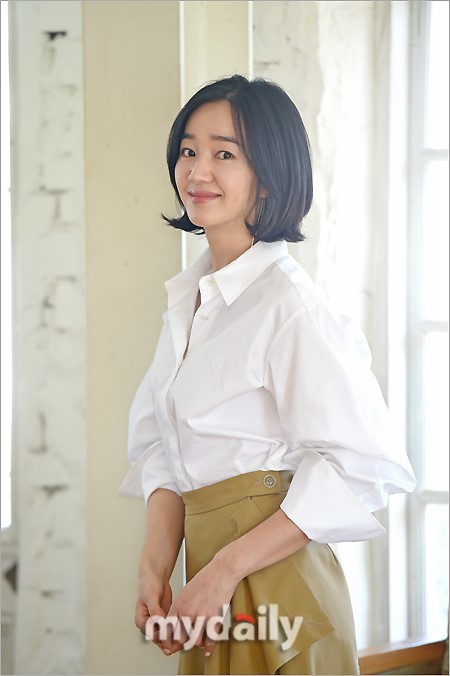 韩国女艺人秀爱出席新片上流社会访谈会