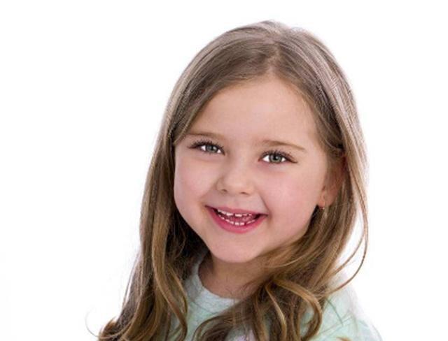 心理测试:你觉得哪个小女孩是假笑?测试你四周有没有虚伪的朋友