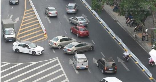 这六种情况下掉头不违法!可是还有很多人不知道-新浪汽车