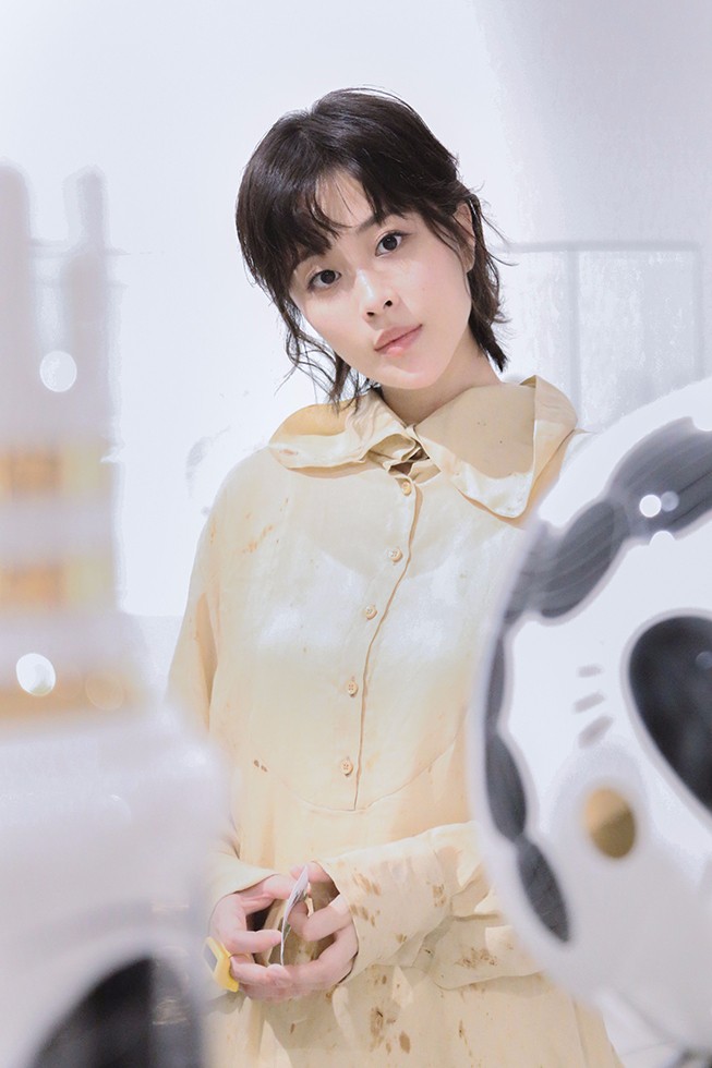 孔宋今曝光初秋look 诠释淡雅简约新风尚