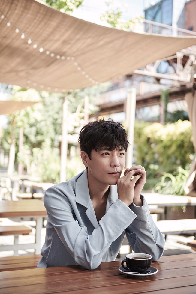 季晨生日写真曝光 温暖惬意诠释雅痞绅士