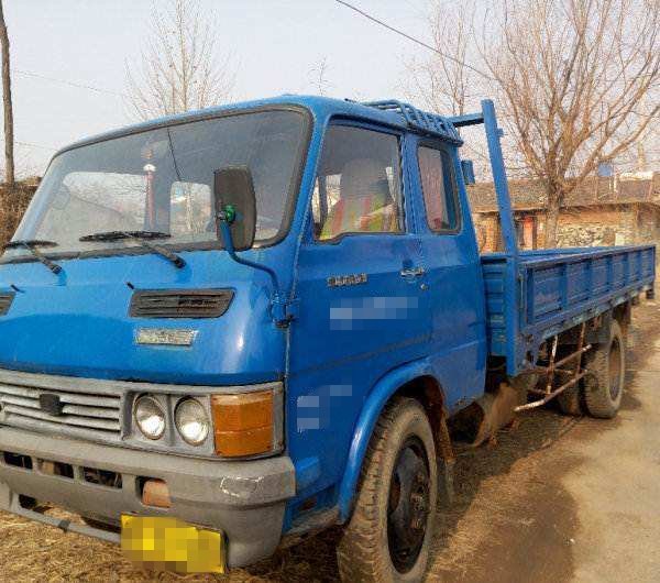 "牌的农用车,自己购买了一辆南京汽车制造厂生产的跃进131型运输车