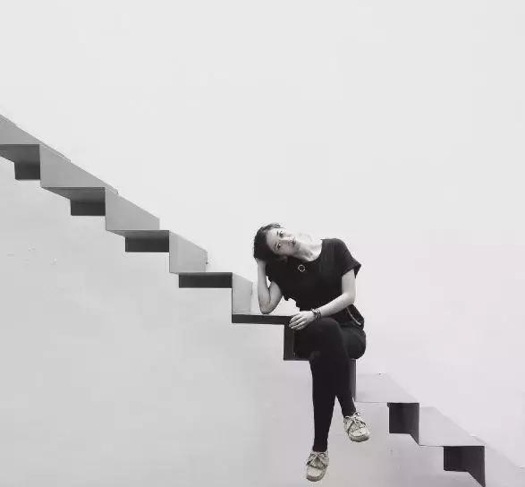 你试过在楼梯拍照吗美爆