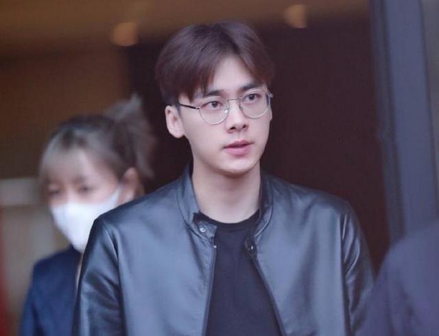 看到李易峰的五五分发型网友张翰的五五分立马变得帅气了