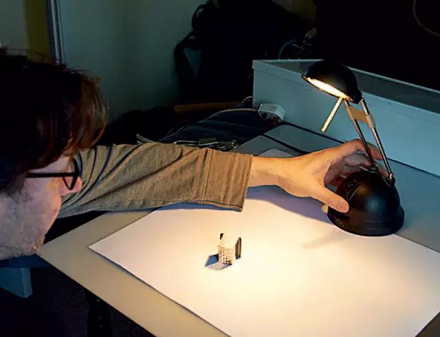 确保最佳效果若使用暖光台灯作为光源,记得将白平衡设为白炽灯,以保证