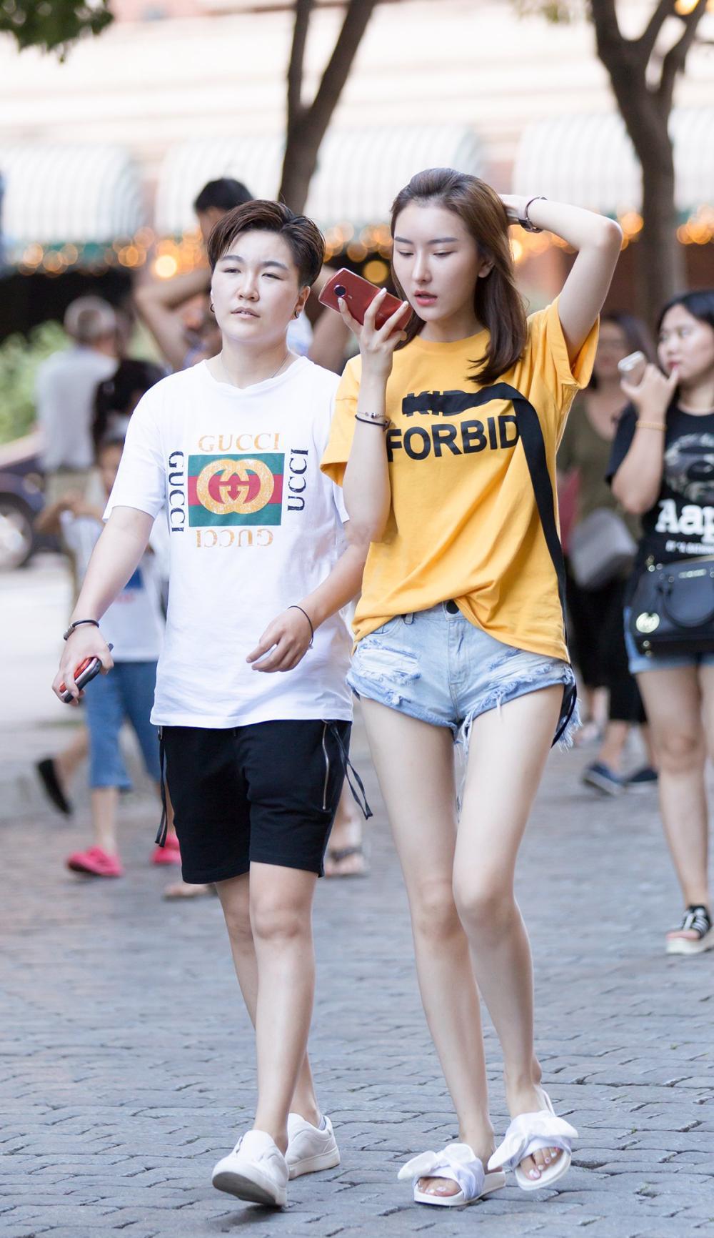 哈尔滨街拍东北姑娘个个都是腿精