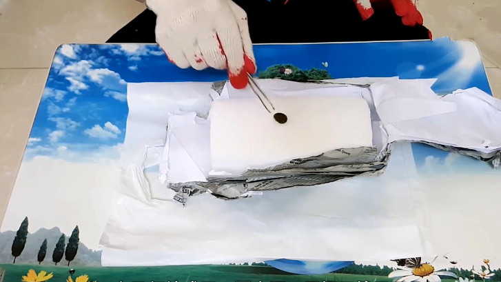 老外用干冰清洗水井,刚倒进去喷出10米污渍,好