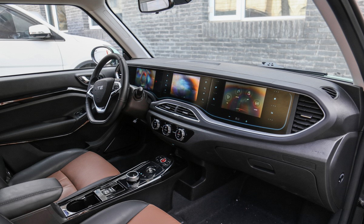 北汽新能源lite联手二次元亮相2018广州车展,跨界碰撞能否吸粉?