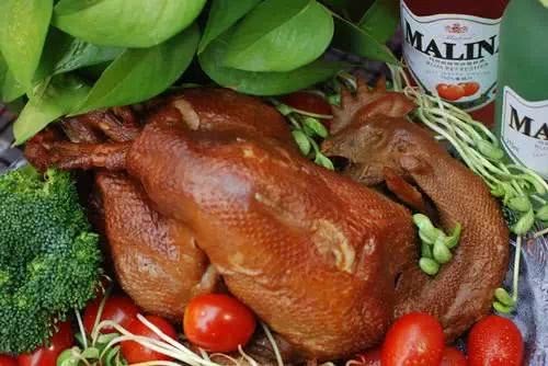 据《乐亭县志》记载:1897年由乐亭县海边小村李各庄迁至县城南关的