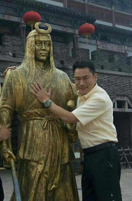 三版武松谁是偶像丁海峰和陈龙争相与祝延平合影看看谁最帅