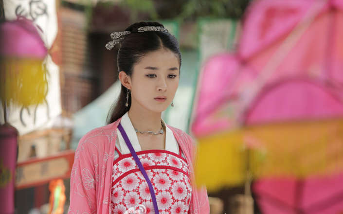 两人同演《追鱼传奇》,赵丽颖红成一线,而她退出娱乐圈