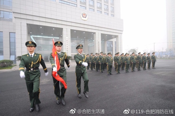 帅气!军魂入骨,军装难脱,英勇的公安消防部队[