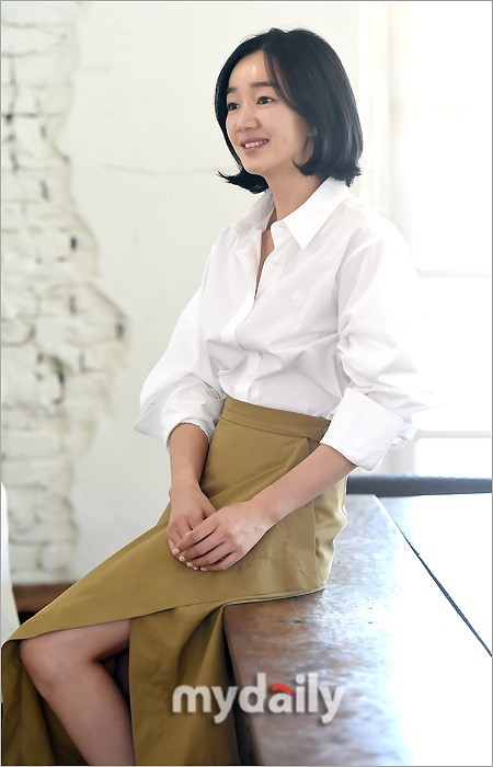 韩国女艺人秀爱出席新片上流社会访谈会