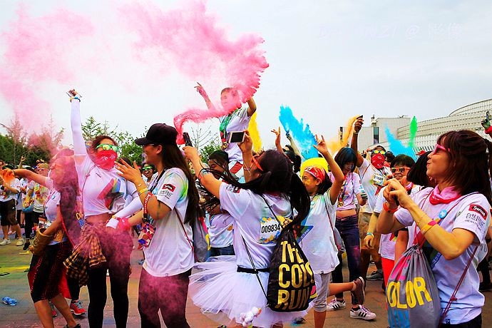 北京:2018园博园彩色跑 ,以最炫的色彩冲过终点