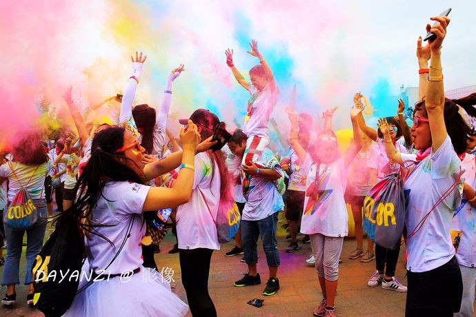 北京:2018园博园彩色跑 ,以最炫的色彩冲过终点