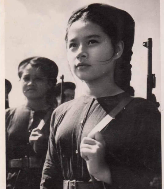 抗战士兵罕见老照片图六女兵美艳绝伦最后一张令人心酸不已