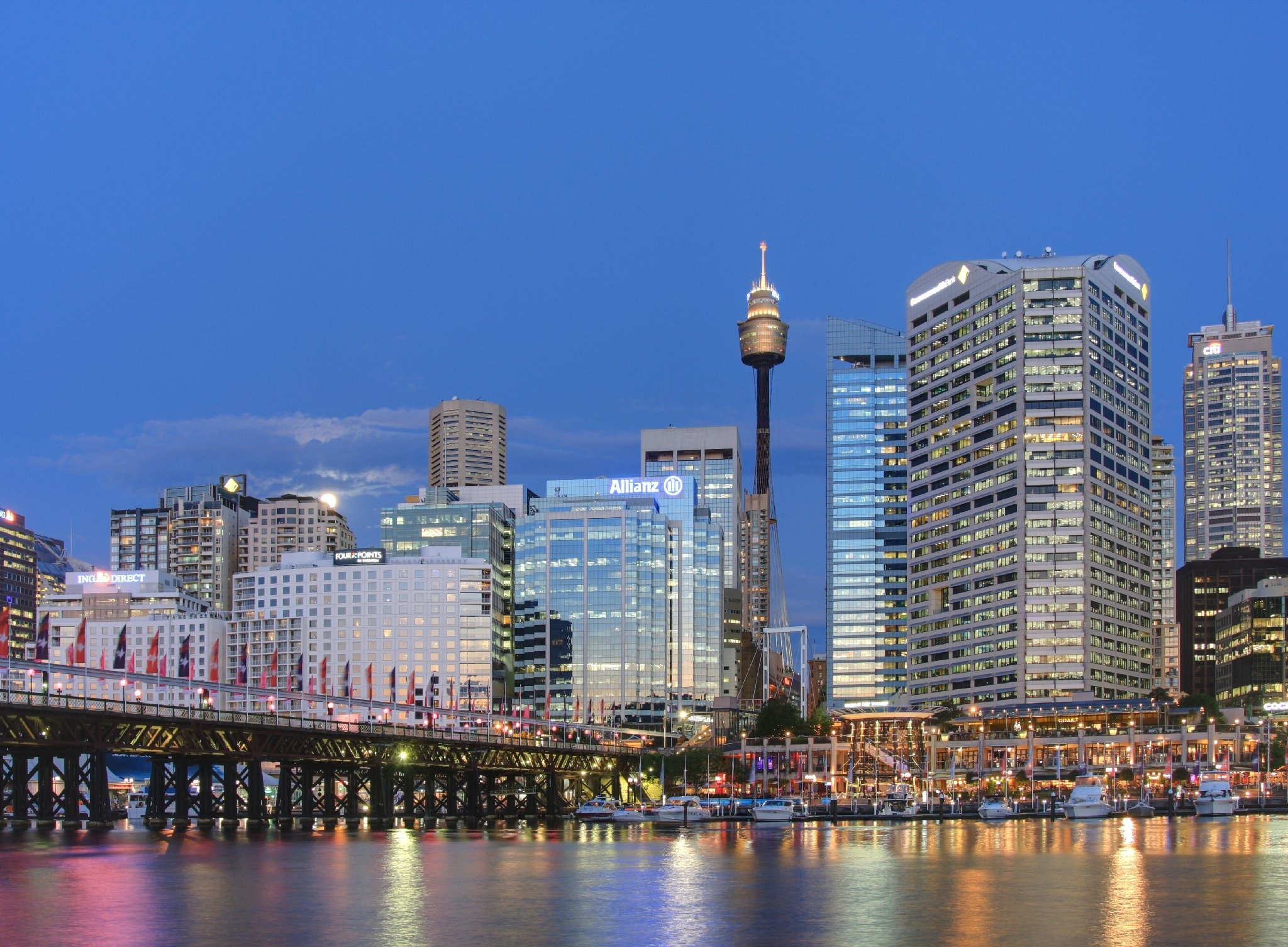 达令港位于澳大利亚新南威尔士州悉尼