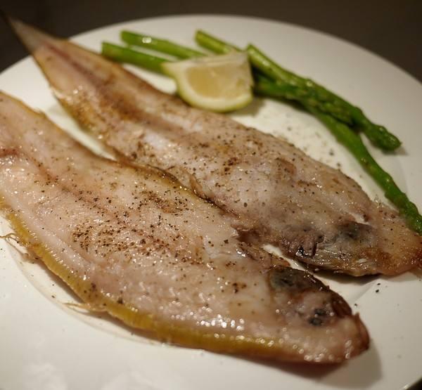 法式干煎塌目鱼甜品:巧克力松糕配酒:博若莱新酒酥皮洋葱汤被称为"汤