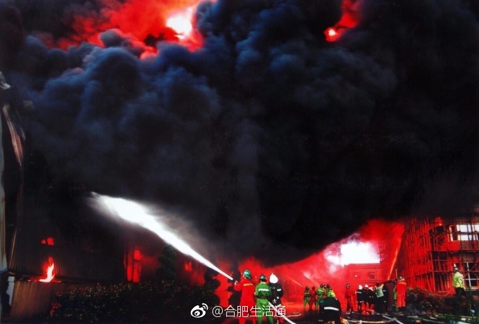 帅气!军魂入骨,军装难脱,英勇的公安消防部队[