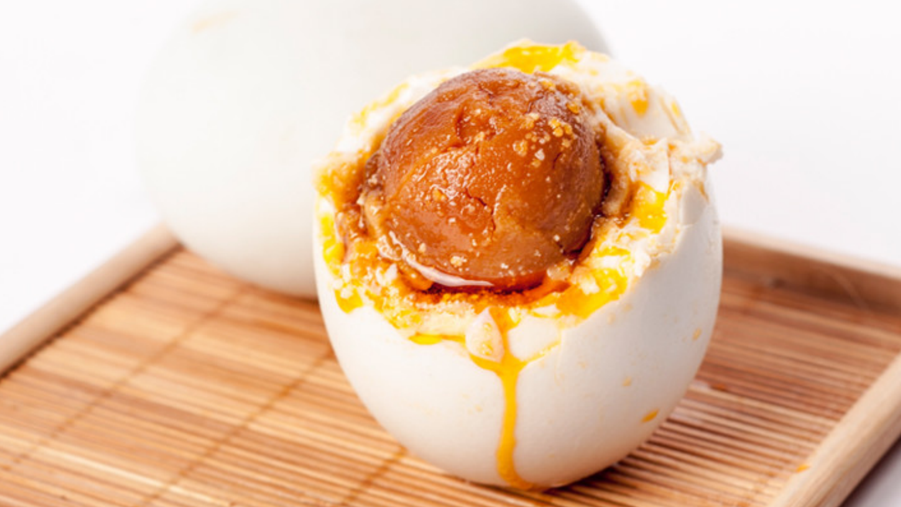 50年腌咸鸭蛋老方子,100%出油起沙,方法简单,一看就会