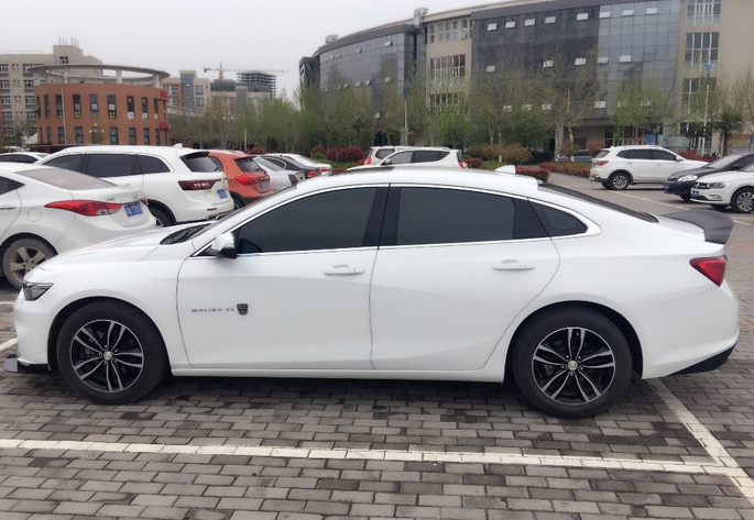 迈锐宝xl在外观上充满了年轻动感气息,扁平的车头配合前脸层次感十足