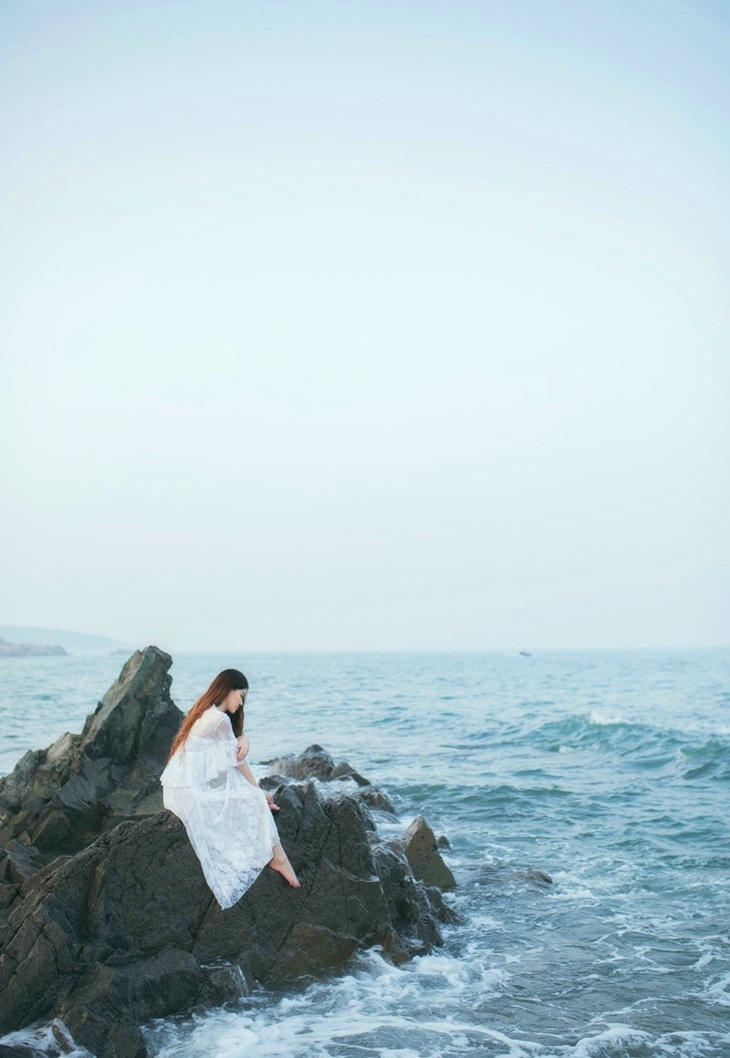 海岸边的白裙长发女神气质张扬写真集 @微相册 @微博摄影