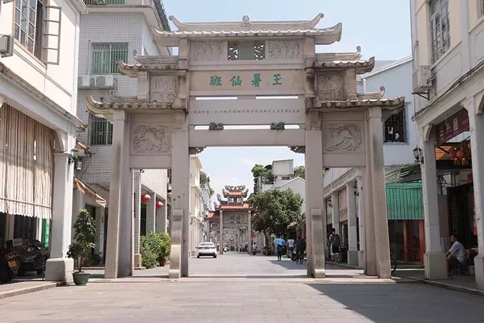 二次重建于1828年, 位于家伙巷口, 为南宋礼部尚书王大宝所建, 是宋代