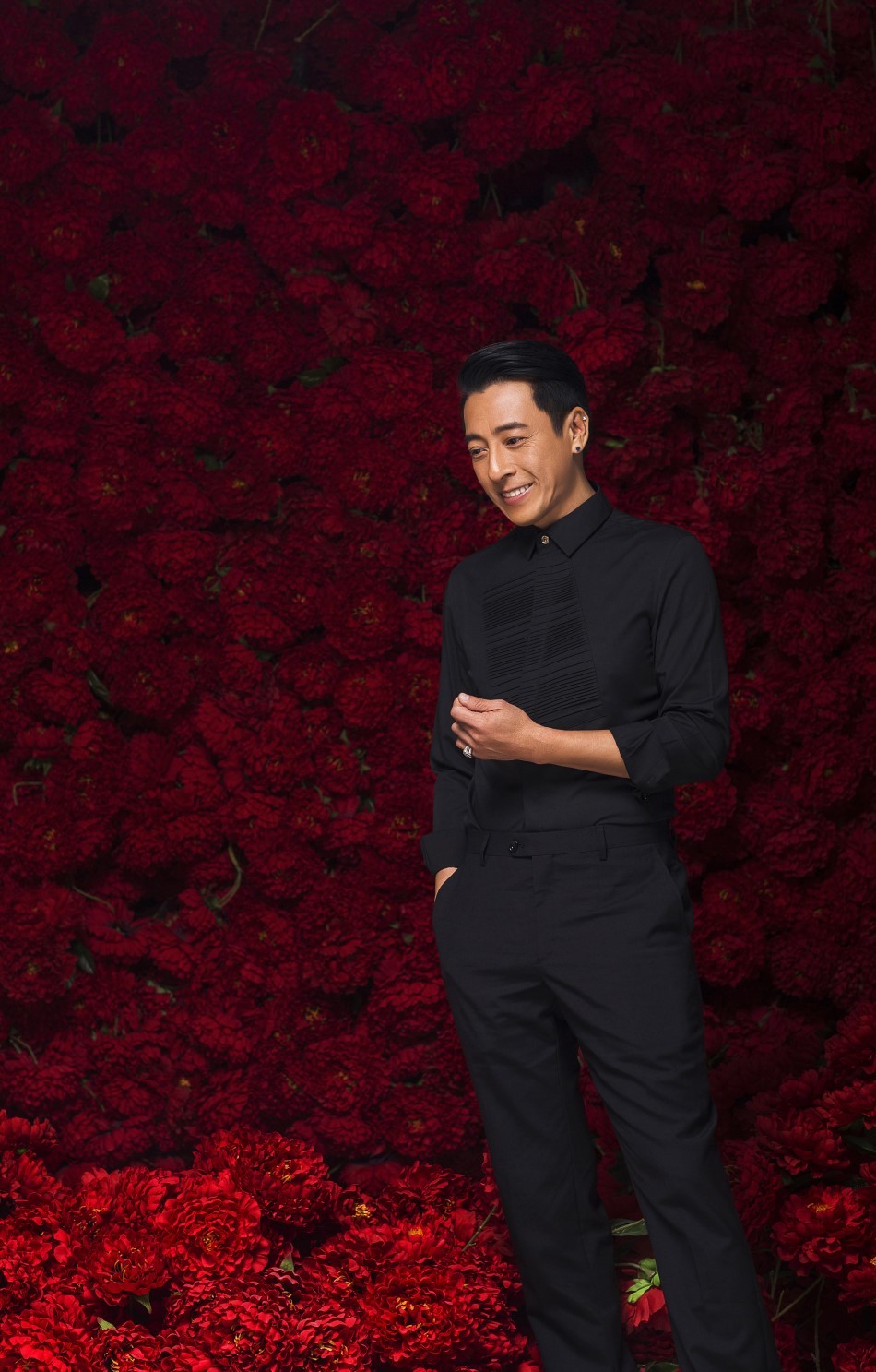 吕颂贤全新写真曝光 不老男神七夕高甜上线