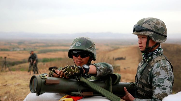 解放军步兵班鸟枪换炮了 不再依赖轻重机枪 全是重火力