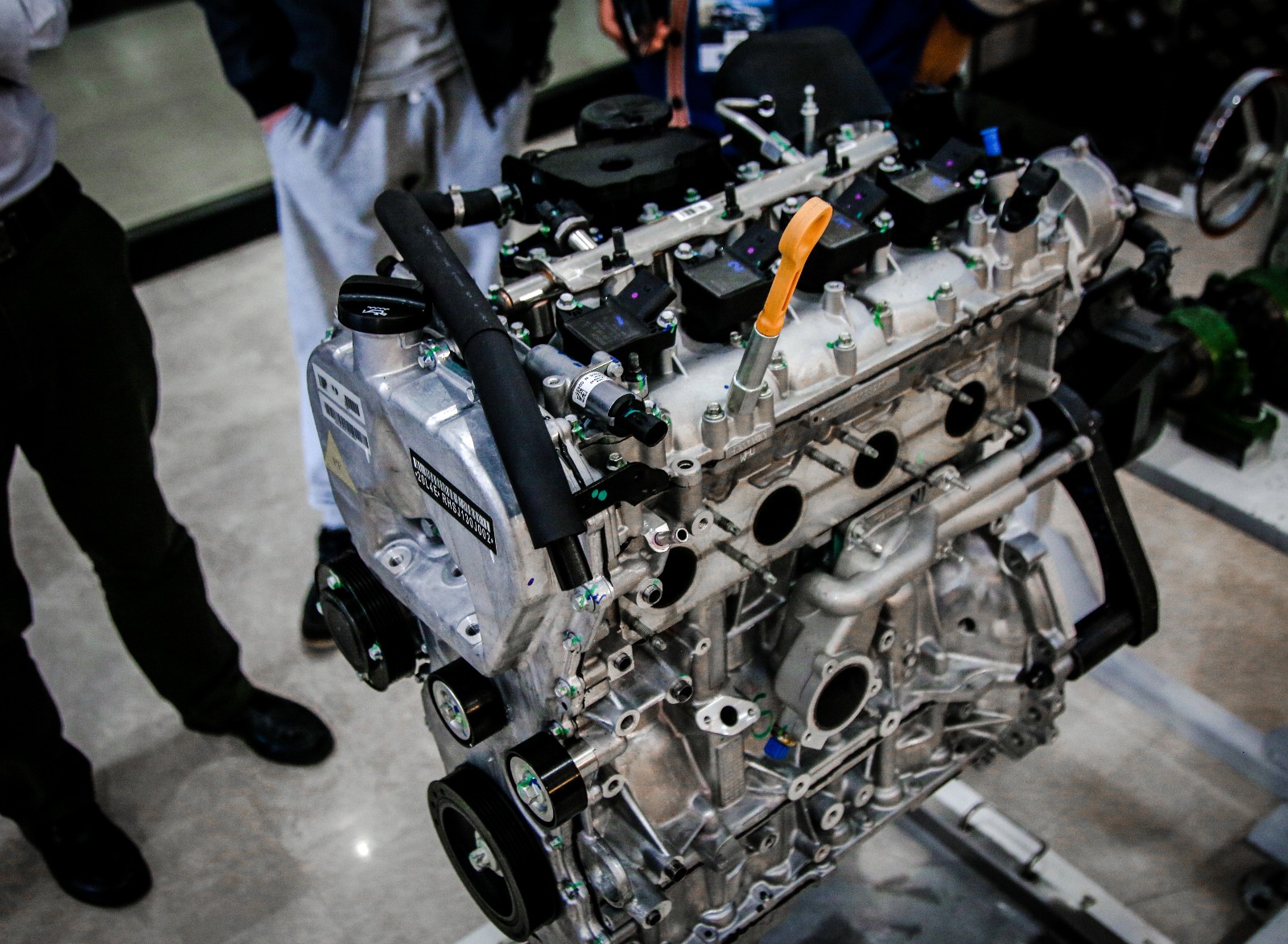 该发动机采用了一系列高效节能新技术,并经过上海市汽车动力总成重点