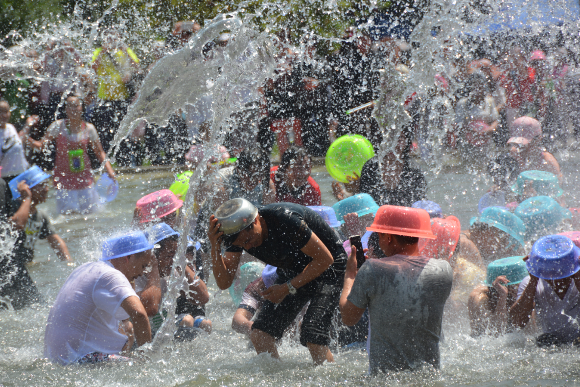 云南民族村诚邀广大游客欢度"傣历1380年昆明泼水节"