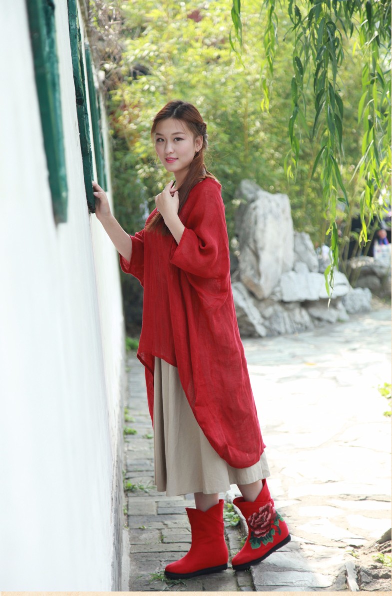 时尚街拍绣花鞋民族风美女