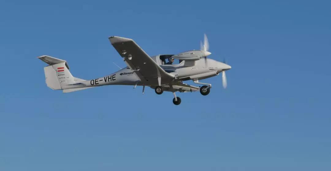 万丰钻石研制全球首款多发混合动力飞机成功首飞