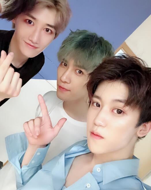 疑似《偶练》第二季录制,小鲜肉练习室合照,这届颜值如何?