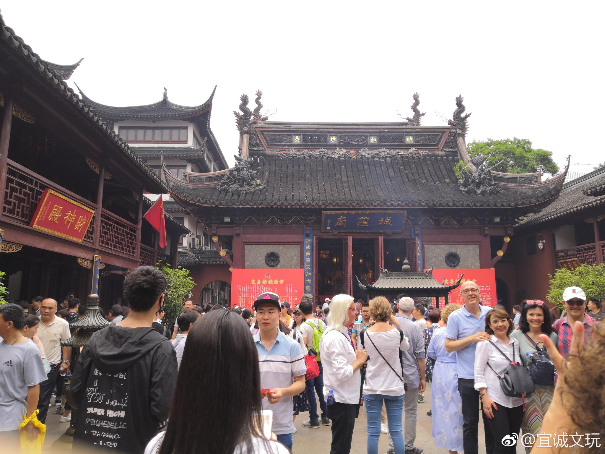 The Spring Festival Of The Shanghai Town Gods Temple Temple Dec Picture ...