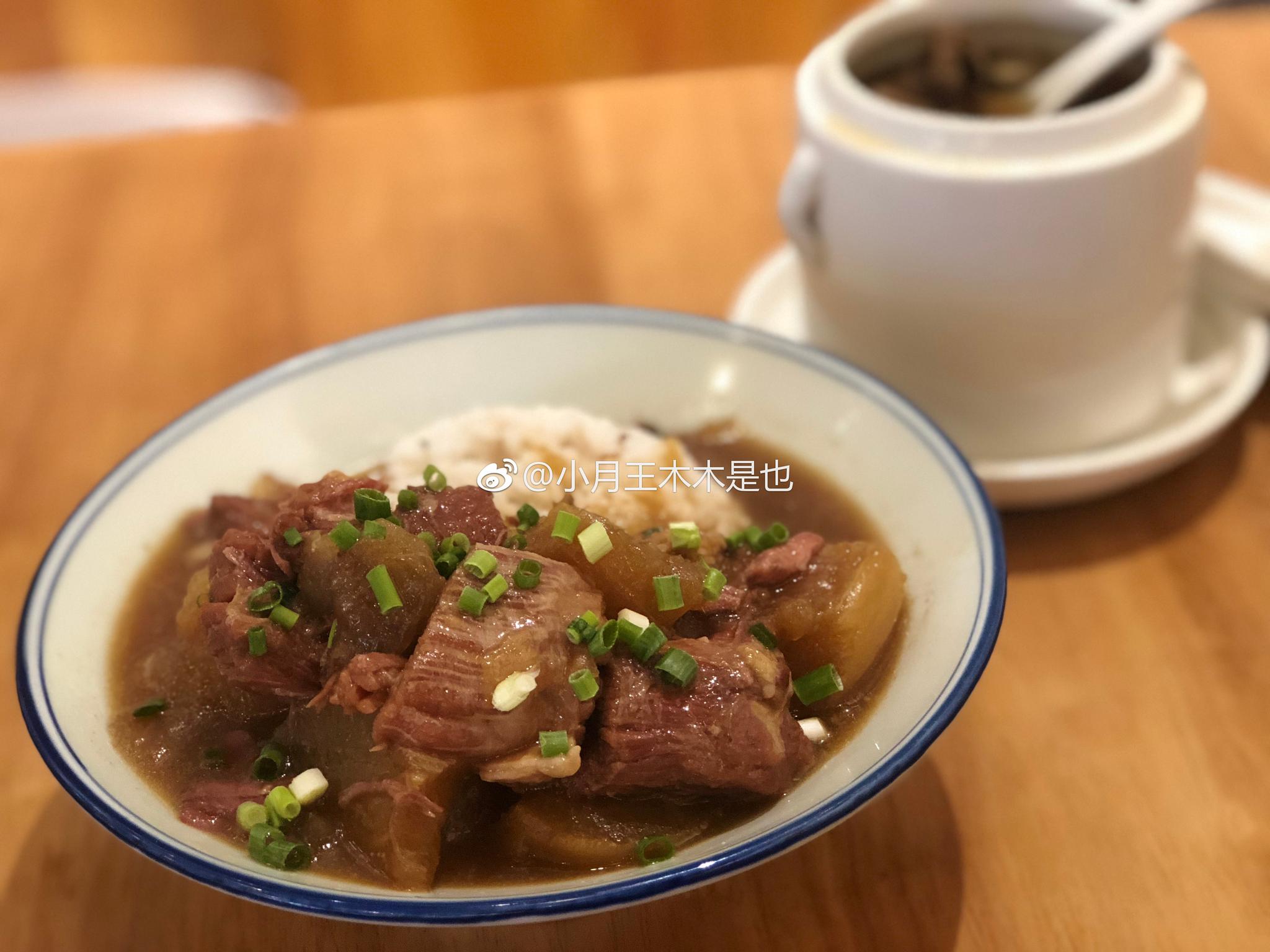 柱候萝卜焖牛腩饭