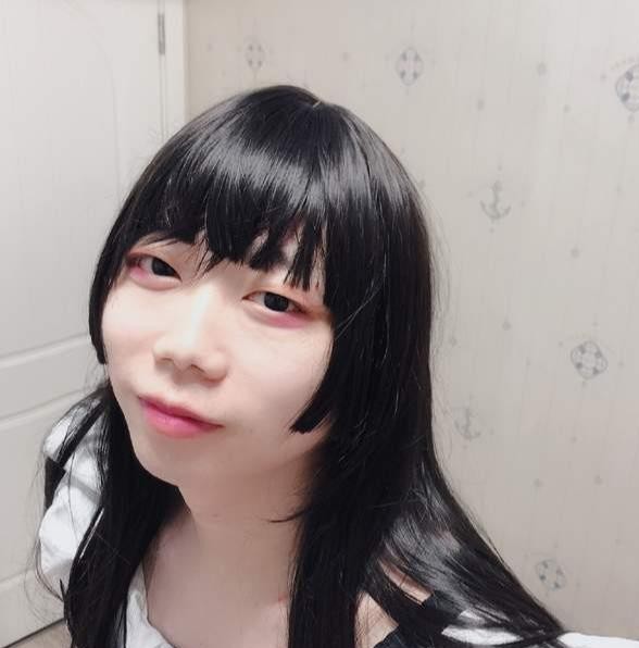 按照ig的传统,macsed这次穿的也是女仆装,这腿这身高,裙子都快遮不住