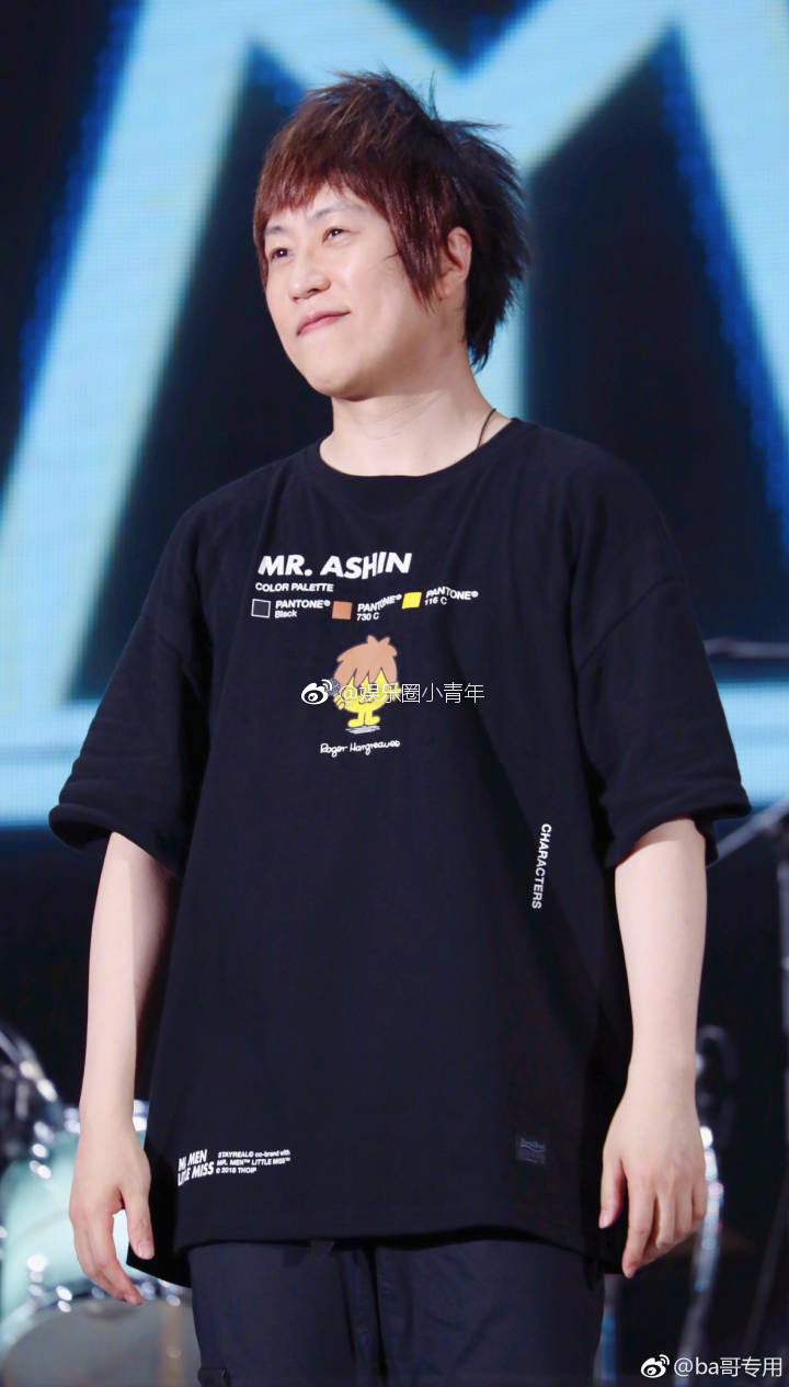 这租活动图,阿信胖了好多,是不是偷偷喝了周杰伦的奶茶